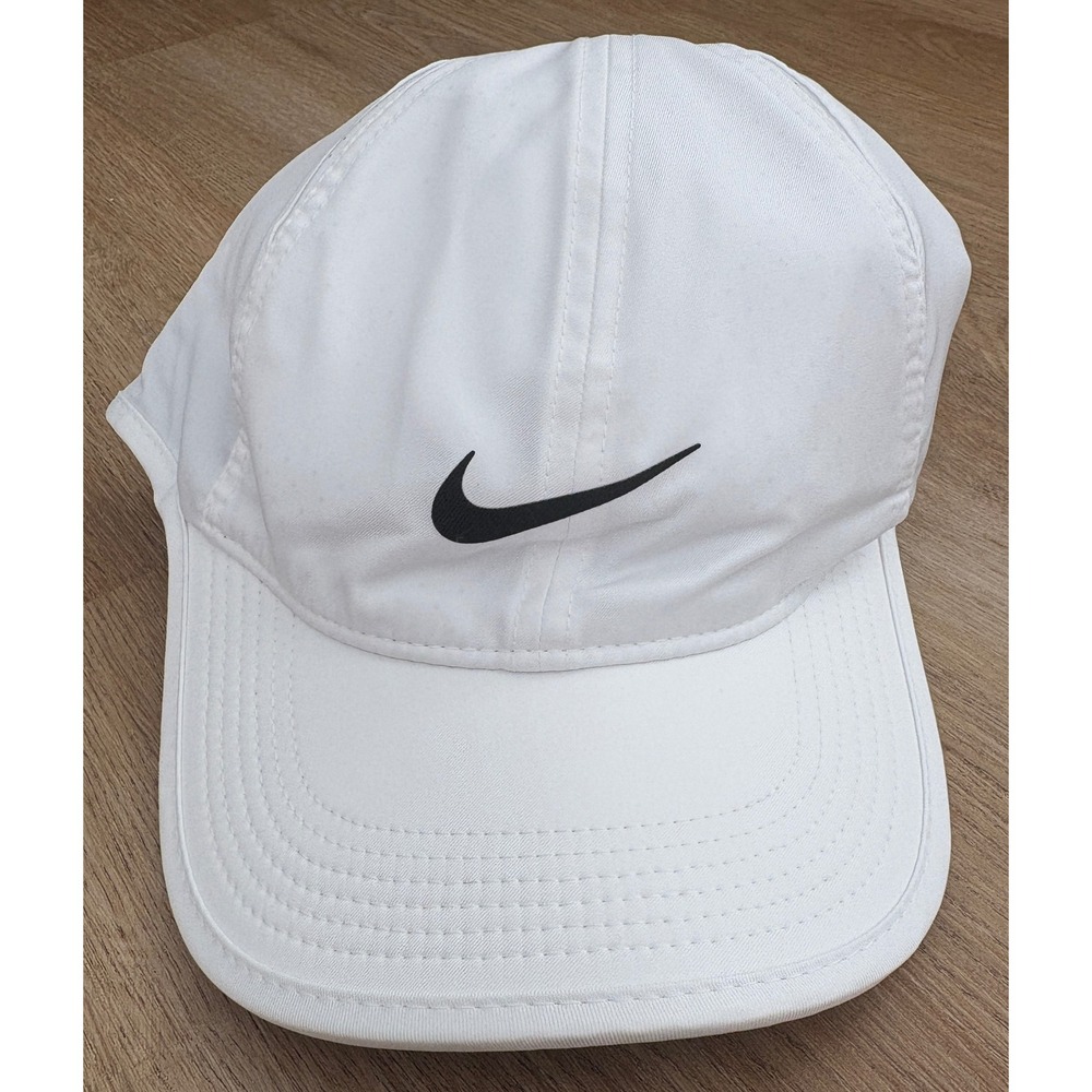 NWT Unisex Nike Dri-Fit Club Cap - Size M/L - White